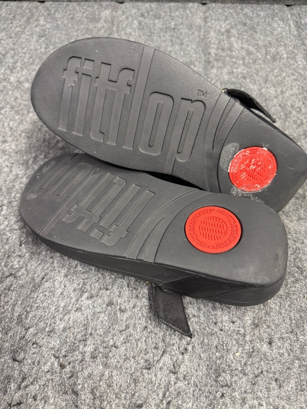Fitflop Women's Black Leather Thong Sandals with Side Buckle - Picture 8 of 8